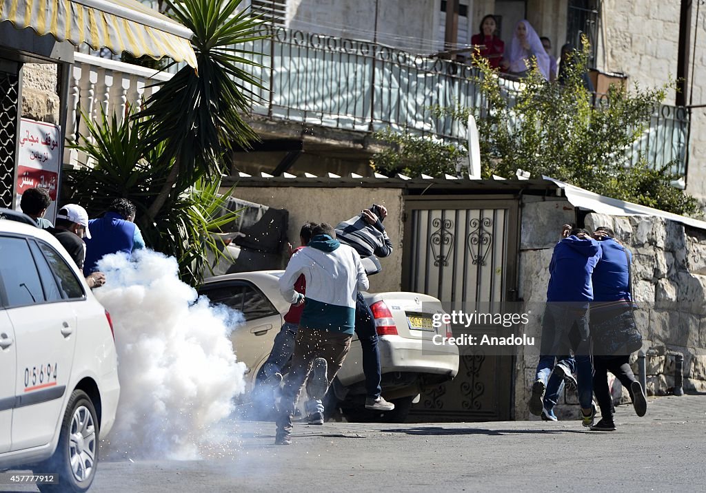 Clashes for the Israeli restriction after the Friday Prayer