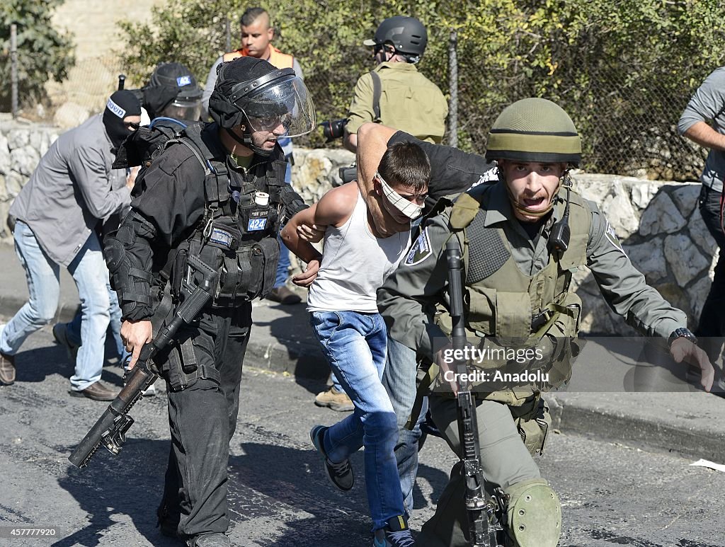 Clashes for the Israeli restriction after the Friday Prayer