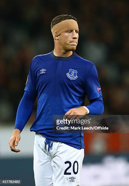 Ross Barkley of Everton wears a bandage on his head during the UEFA Europa League match between LOSC Lille and Everton FC at the Grand Stade Lille...