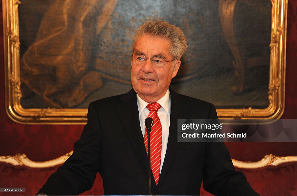 Heinz Fischer Press Preview - 'Hofburg: - Ein Stueck (Kunst-) Geschichte'