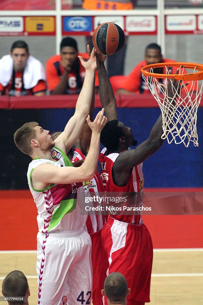 Olympiacos Piraeus v Laboral Kutxa Vitoria  - Turkish Airlines Euroleague