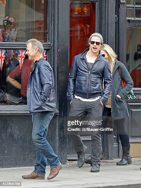 Chris Hemsworth and his parents Craig and Leonie Hemsworth are seen on May 10, 2012 in London, United Kingdom.