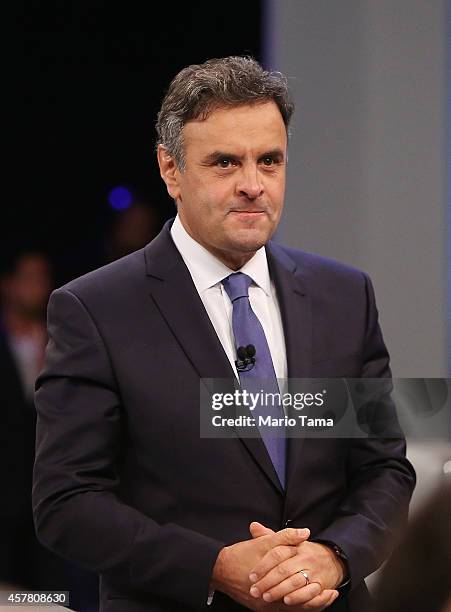 Presidential candidate of the Brazilian Social Democratic Party Aecio Neves waves to the audience prior to the debate with Brazilian President and...
