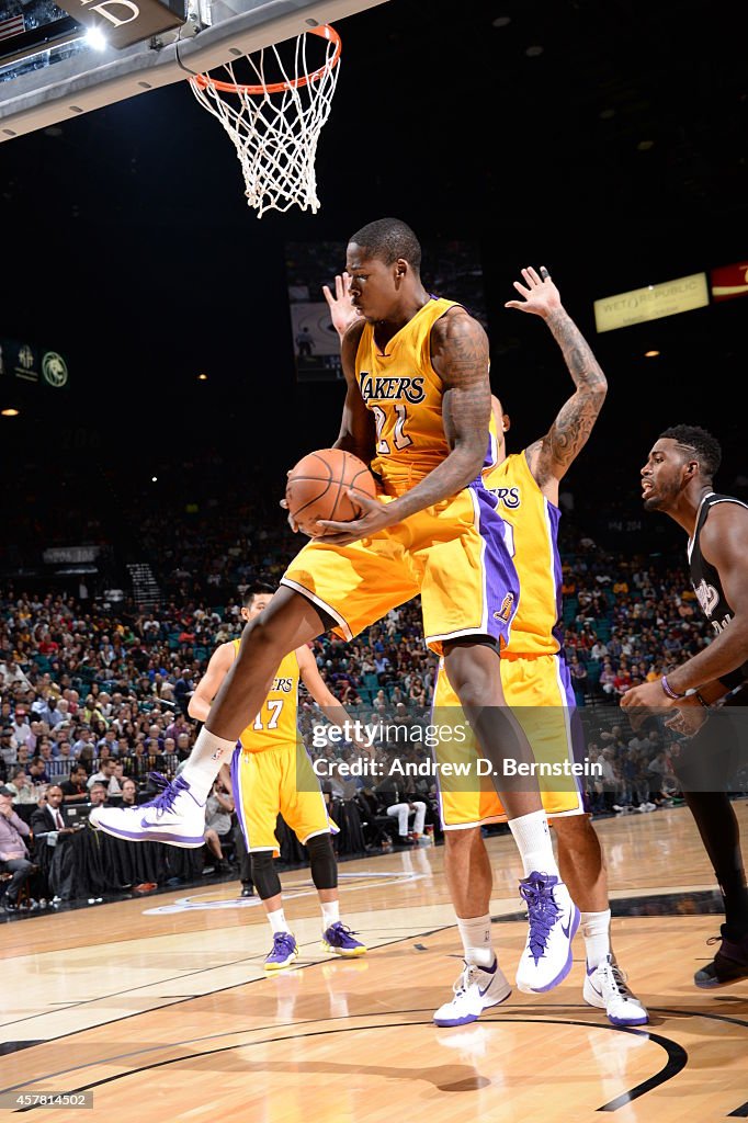 Sacramento Kings v Los Angeles Lakers