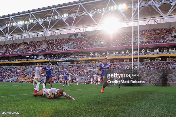 Kallum Watkins of England scores a try during the Four Nations match between England and Samoa at Suncorp Stadium on October 25, 2014 in Brisbane,...