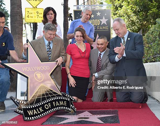 Singer/songwriter Joe Henry and Hollywood Chamber of Commerce president / CEO Leron Gubler, Jesse Belle Denver, John Denver's daughter, Zachary...