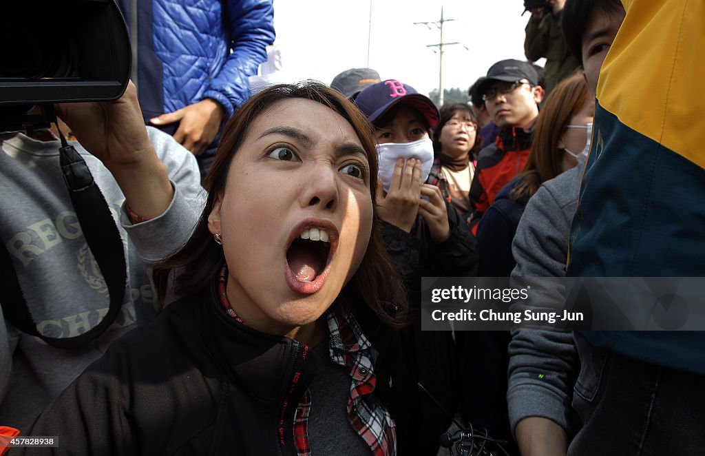 South Korean Activists Spread Anti-North Korea Leaflets In Demilitarized Zone