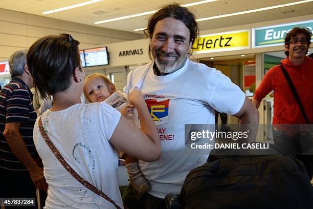 Venezuela Raffle 14 Raffle Tickets Flying Stock Photos, High-Res Pictures, and Images ...