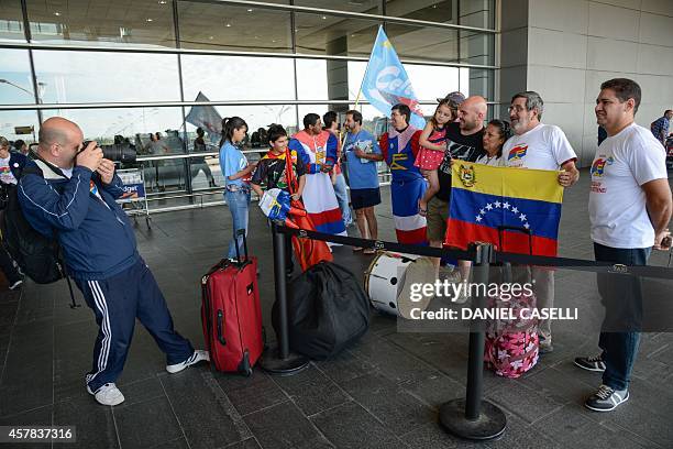 Venezuela Raffle 14 Raffle Tickets Flying Stock Photos, High-Res Pictures, and Images ...