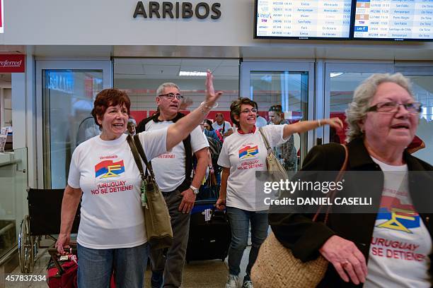 Venezuela Raffle 14 Raffle Tickets Flying Stock Photos, High-Res Pictures, and Images ...