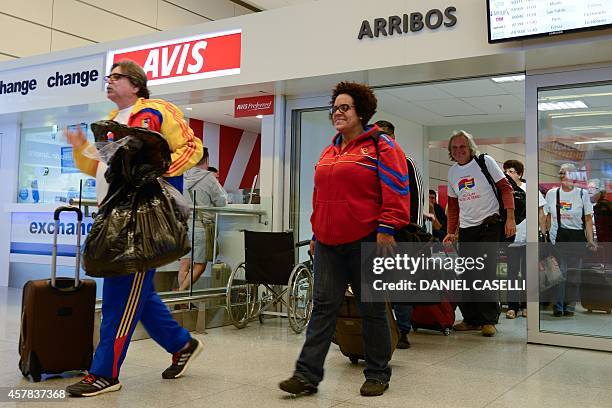 Venezuela Raffle Raffle Tickets Flying Photos and Premium High Res Pictures - Getty Images
