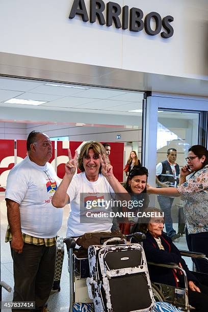 Venezuela Raffle 14 Raffle Tickets Flying Stock Photos, High-Res Pictures, and Images ...