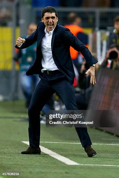 Head coach Tayfun Korkut of Hannover celebrates after the Bundesliga match between Borussia Dortmund and Hannover 96 at Signal Iduna Park on October...