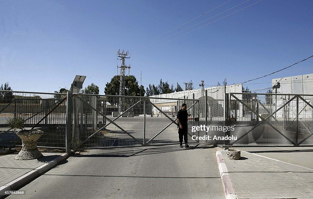 Egypt closes the Rafah border crossing with the Gaza Strip