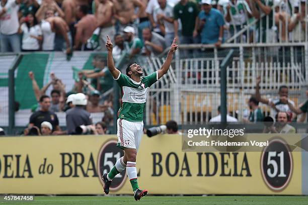 Henrique of Palmeiras celebrates scoring the first goal during the match between Palmeiras and Corinthians for the Brazilian Series A 2014 at Estadio...