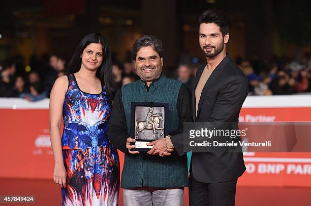 Vishal Bhardwaj, Amrita Pandey and Shahid Kapoor pose with the Peoples Choice Award Mondo Genere during the Award Winners Photocall during the 9th...