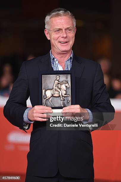 Stephen Daldry poses with BNL People?s Choice Award during the Award Winners Photocall during the 9th Rome Film Festival on October 25, 2014 in Rome,...