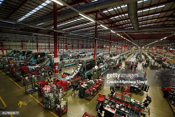 Mail Sorting Machine Photos and Premium High Res Pictures - Getty Images