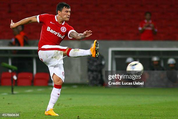 Charles Aranguiz of Internacional during match between Internacional and Bahia as part of Brasileirao Series A 2014, at Estadio Beira-Rio on October...