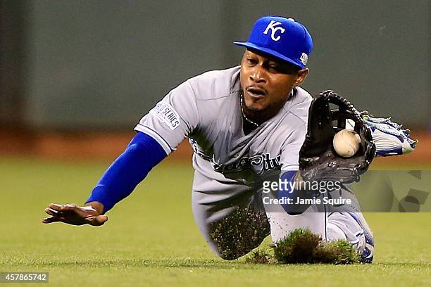 Jarrod Dyson of the Kansas City Royals makes a diving catch on a ball hit Juan Perez of the San Francisco Giants in the fifth inning during Game Four...