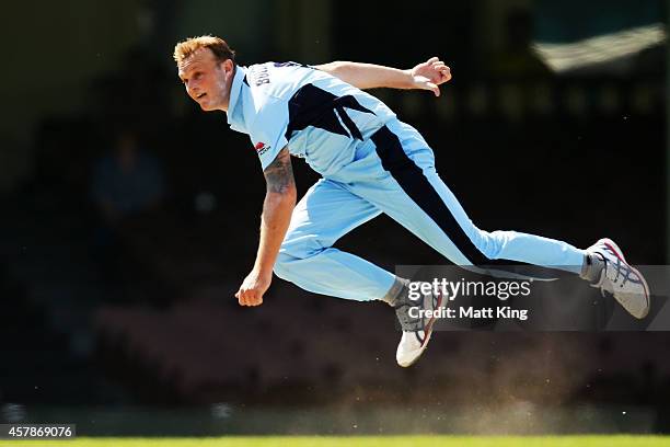 Doug Bollinger of the Blues bowls during the Matador BBQs One Day Cup Final match between Western Australia and New South Wales at Sydney Cricket...