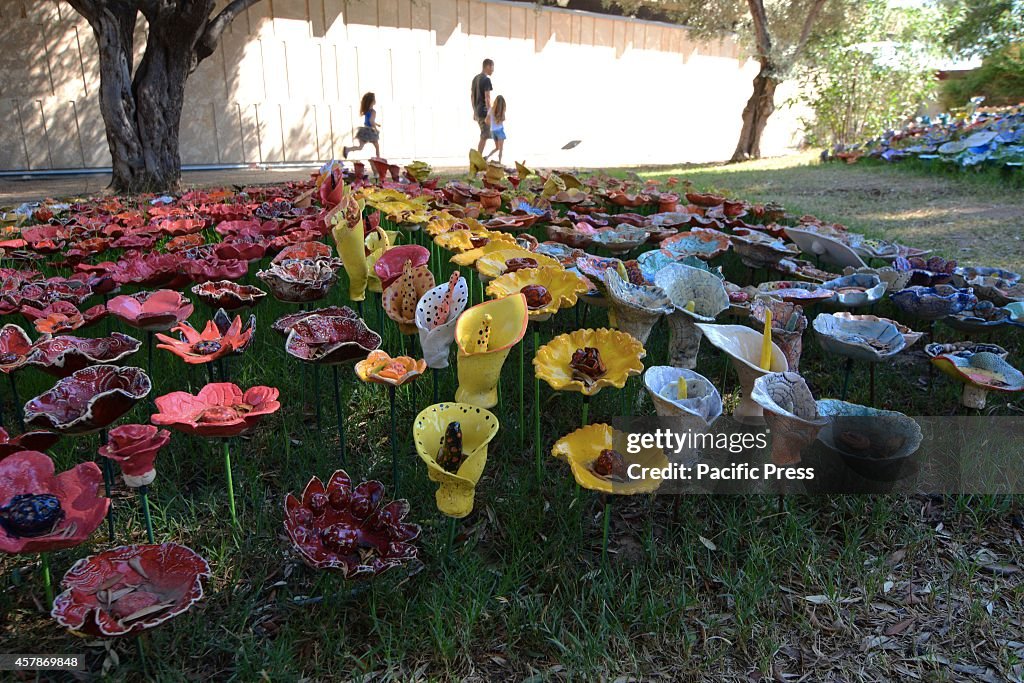 Ten thousand ceramic flowers are planted in an art...