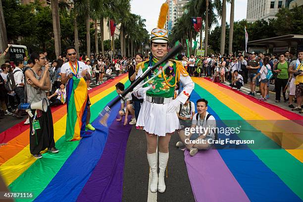 Color Guard Rifle Spinning 147 Gun Twirling Stock Photos, High-Res Pictures, and Images - Getty Images
