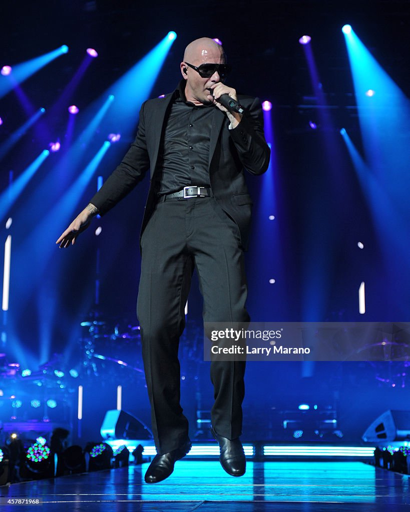 Enrique Iglesias and Pitbull Perform At Hard Rock Live!
