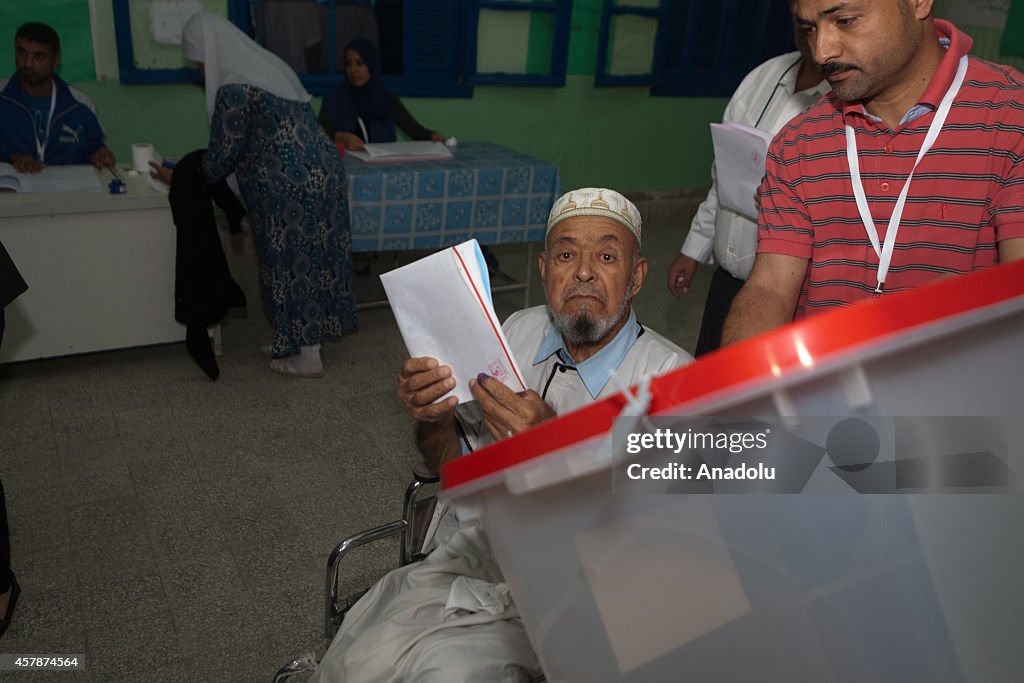 Tunisians go to polls for parliamentary election in Tunis