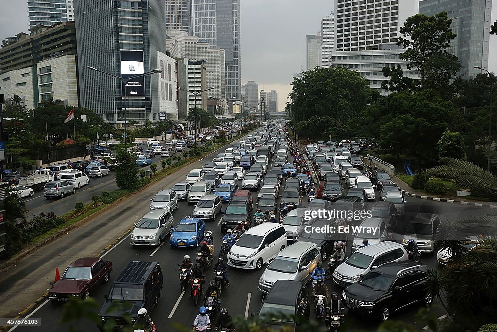 Jakarta Grinds To A Halt As Rush Hour Traffic Hits The Streets