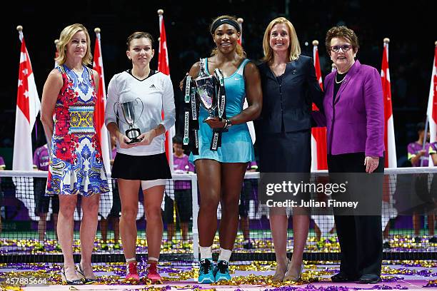 Serena Williams of USA with the Billie Jean King trophy next to runner up Simona Halep of Romania, Chris Evert, Billie Jean King and Mellisa Pine...