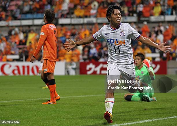 Hisato Sato of Sanfrecce Hiroshima celebrates scoring his team's third goal during the J.League match between Shimizu S-Pulse and Sanfrecce Hiroshima...