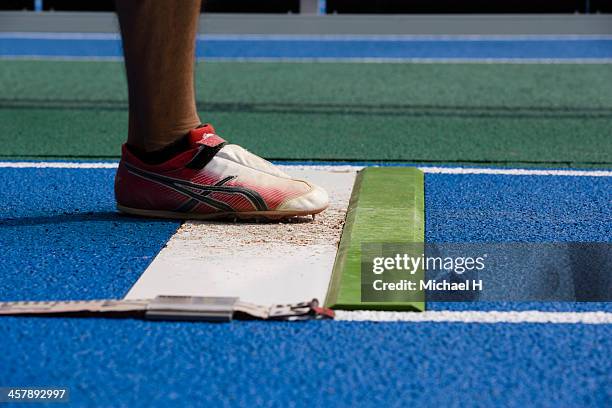 athlete long jumping,close up - salto em comprimento imagens e fotografias de stock