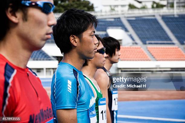 group of athletes in start position - focus on sport 2013 stock pictures, royalty-free photos & images