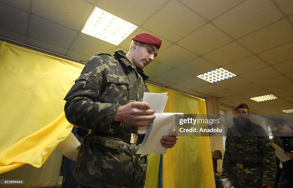 Ukrainian presidential regiment troops voting in early general elections