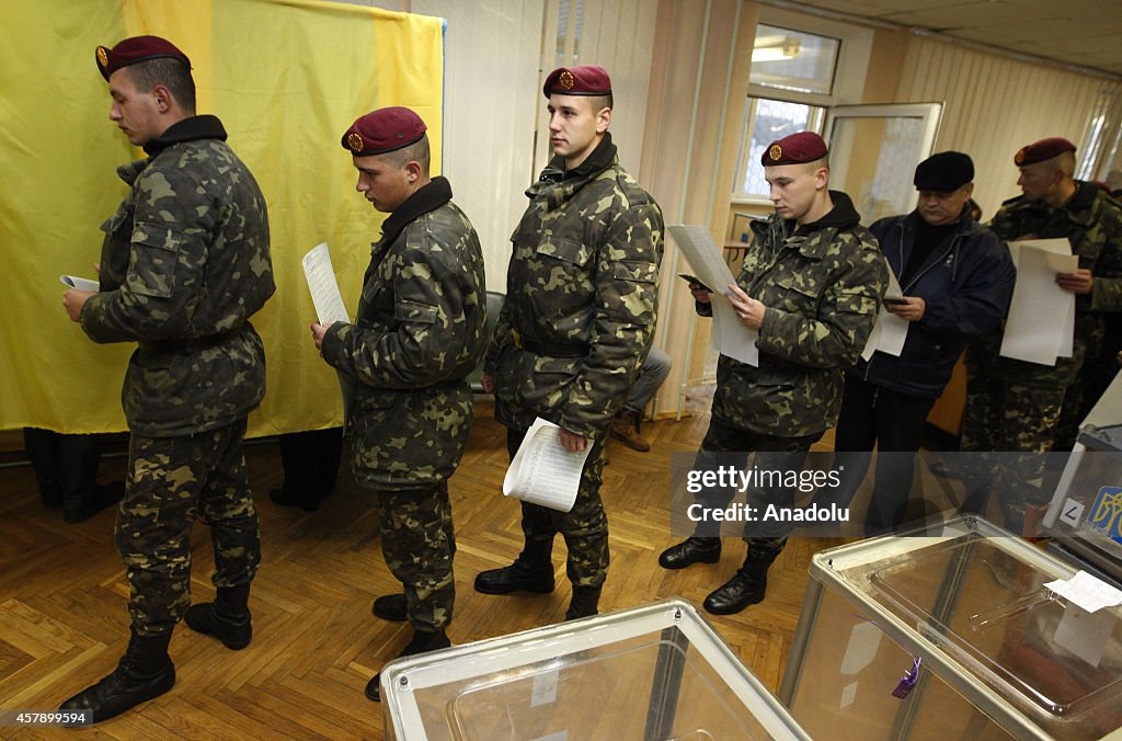 Ukrainian presidential regiment troops voting in early general elections