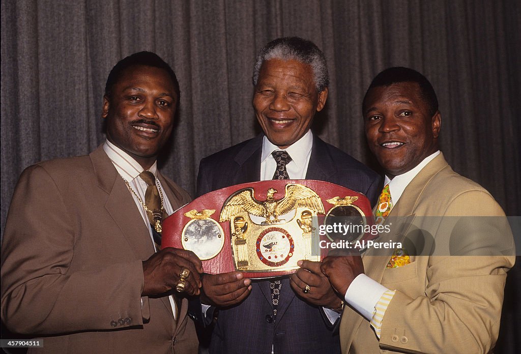 Joe Frazier Gives Nelson Mandela His Heavyweight Belt - July 1992