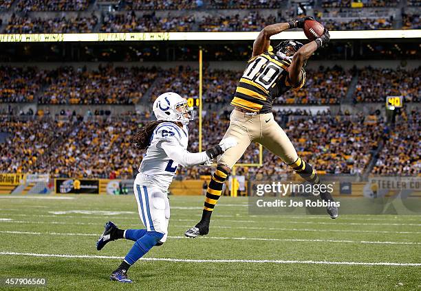 Martavis Bryant of the Pittsburgh Steelers catches his second touchdown of the game in front of Josh Gordy of the Indianapolis Colts during the third...