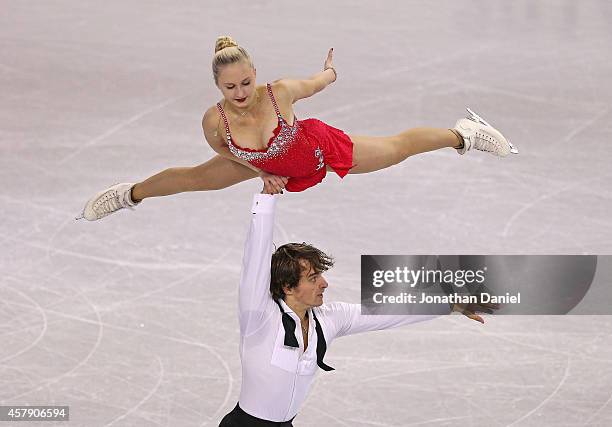 Annabelle Prolss and Ruben Blommaert compete in the Pairs Free Skating during the 2014 Hilton HHonors Skate America competition at the Sears Centre...