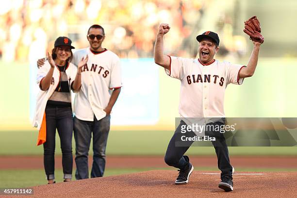 Zak Williams, son of Robin Williams, throws out the ceremonial first pitch as Zelda and Cody Williams look on before Game Five of the 2014 World...