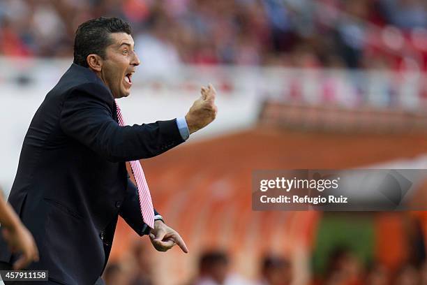 Manuel de la Torre, head coach of Chivas, gives instructions to his players during a match between Chivas v Tijuana as part of Apertura 2014 Liga MX...