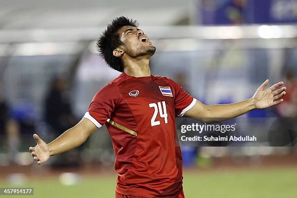 Kroeknit Thawikan of Thailand reacts after missing a goal during the semi-final football competition between Thailand and Singapore during the 2013...