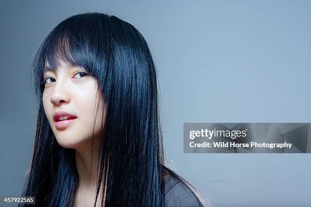 beautiful girl looking at camera - black hair imagens e fotografias de stock