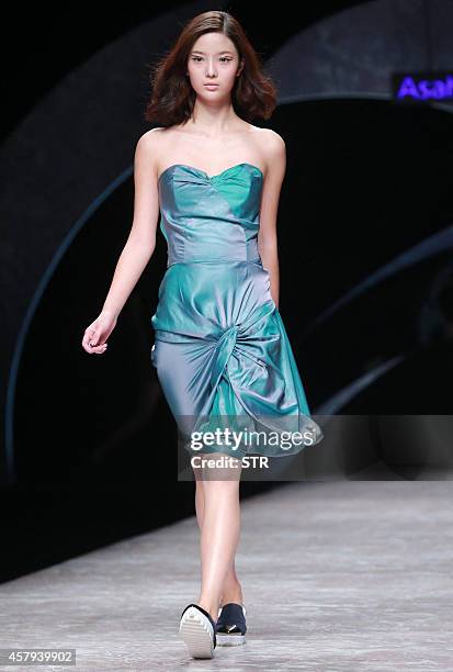 Hei Model 286 Hei Lau Stock Photos, High-Res Pictures, and Images - Getty Images