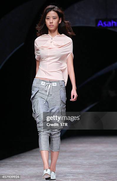 Hei Model 283 Hei Lau Stock Photos, High-Res Pictures, and Images - Getty Images