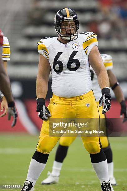 Alan Faneca of the Pittsburgh Steelers waiting for the start of the game against the Arizona Cardinals on August 12, 2006 at the University of...