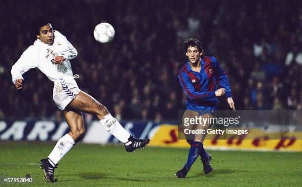 Barcelona striker Gary Lineker gets in a shot as Hugo Sanchez of Real Madrid looks on during the 'El Clasico' between Barcelona and Real Madrid at...