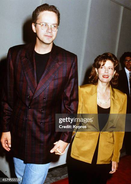 Actor Tim Robbins and his partner, actress Susan Sarandon attend the premiere of 'Bob Roberts' on September 1st 1992 at the Writer's Guild Theater in...