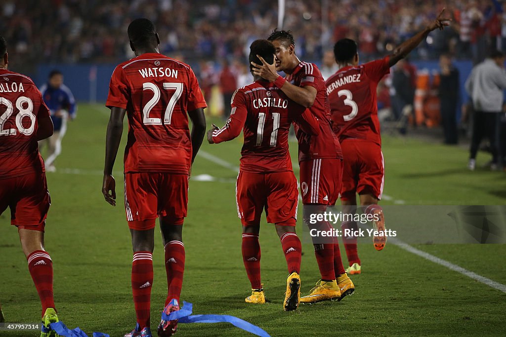 Los Angeles Galaxy v FC Dallas