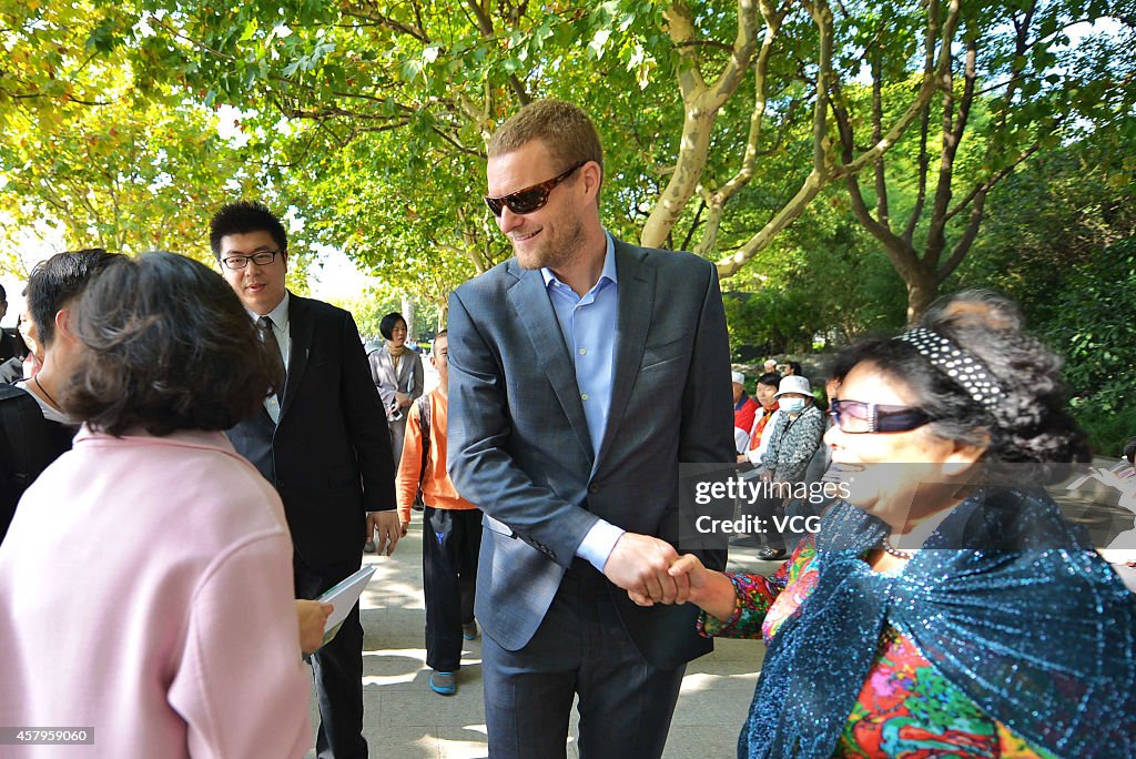 "Father Of Rubber Duck" Presents In Shanghai